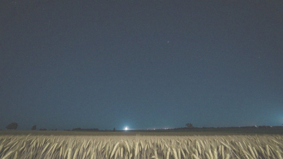 Jakie są różnice między migotaniem gwiazd a planet?